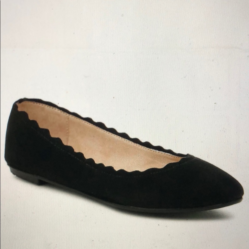 Kelly and Katie slip on ballet flats